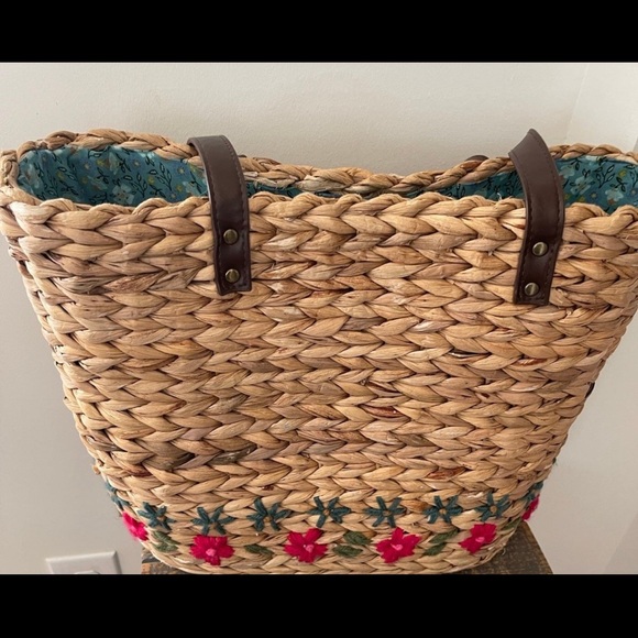 NATURAL LIFE Woven Tote with Floral Embroidery and Brown Straps - Picture 2 of 4